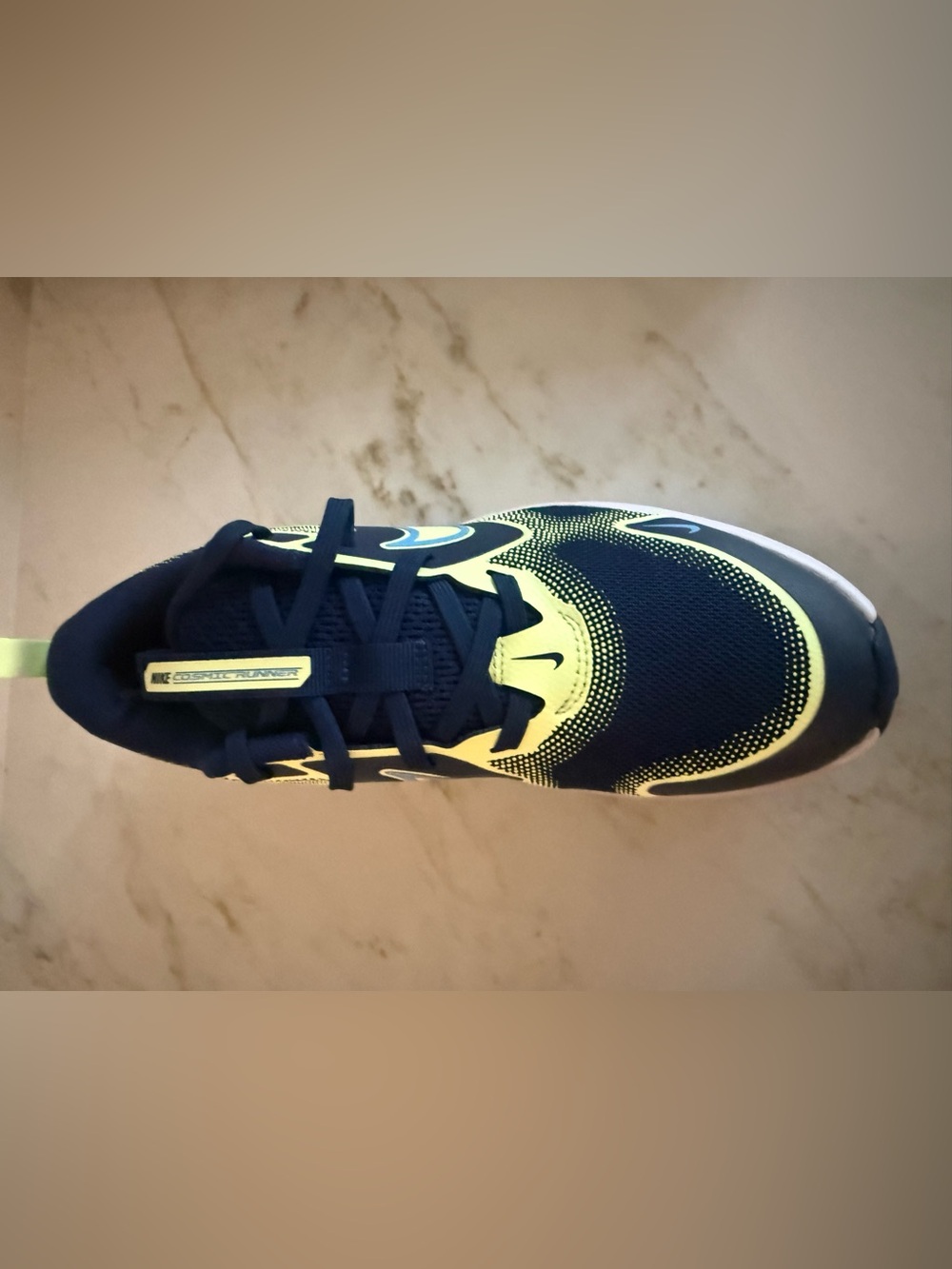 Nike Kid cosmic running sneaker size 4Y new with tags - Picture 3 of 9